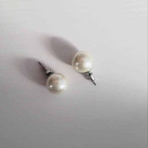 🎉Pearl Ball Studded Earrings - Picture 1 of 3